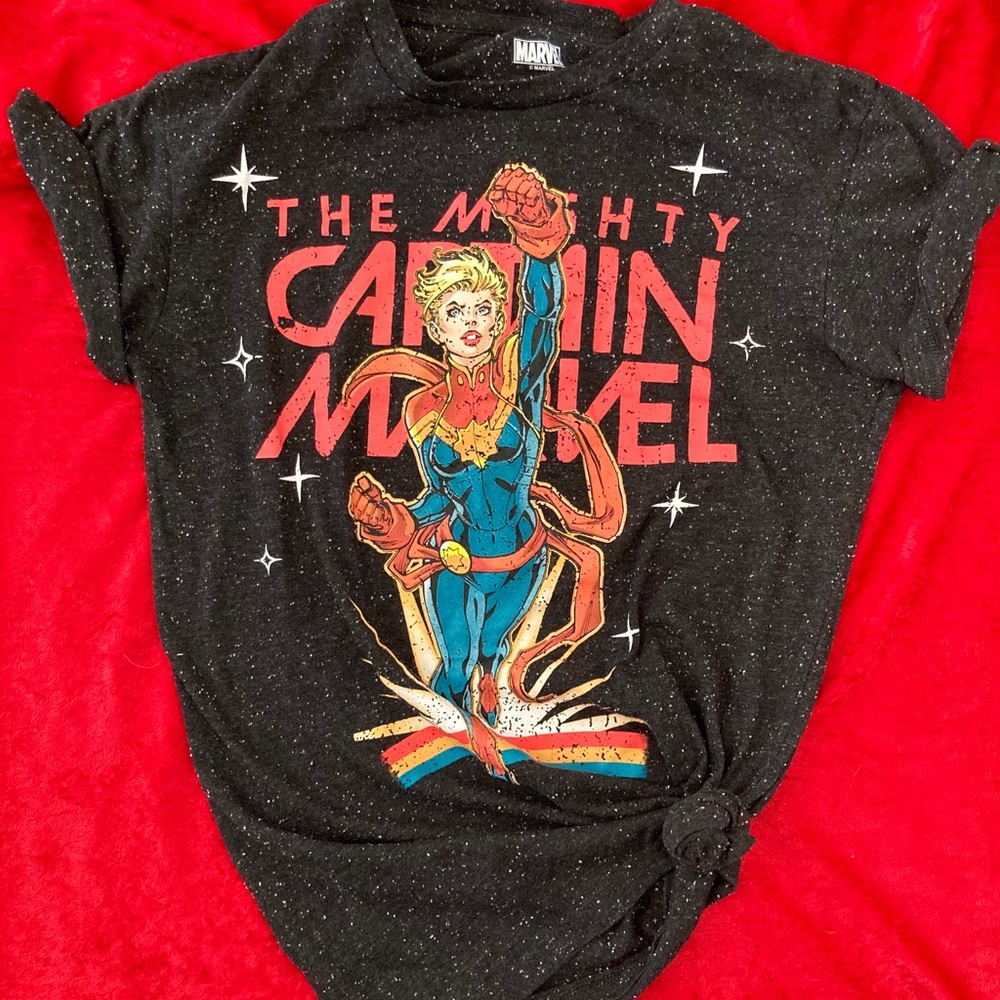 Captain Marvel tee shirt size M